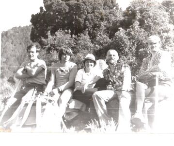 Юрий второй справа; Крайний справа -- Анатолий, турист из Полупроводников, фотографирует Николай Овсюк, второй слева Станислав Палесский. Фото май 85го или 86го.